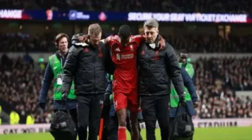 إصابة إيزاك المحتملة بالرباط الصليبي تهدد مشاركة ليفربول أمام توتنهام